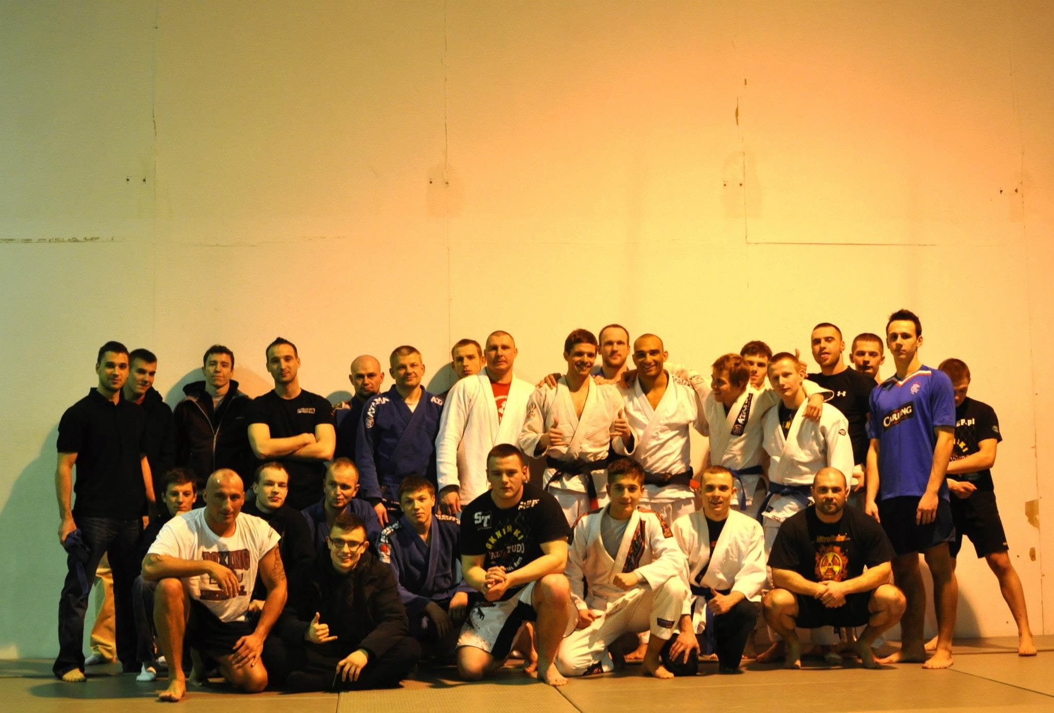 Archiwalne zdjęcie grupowe sekcji MMA