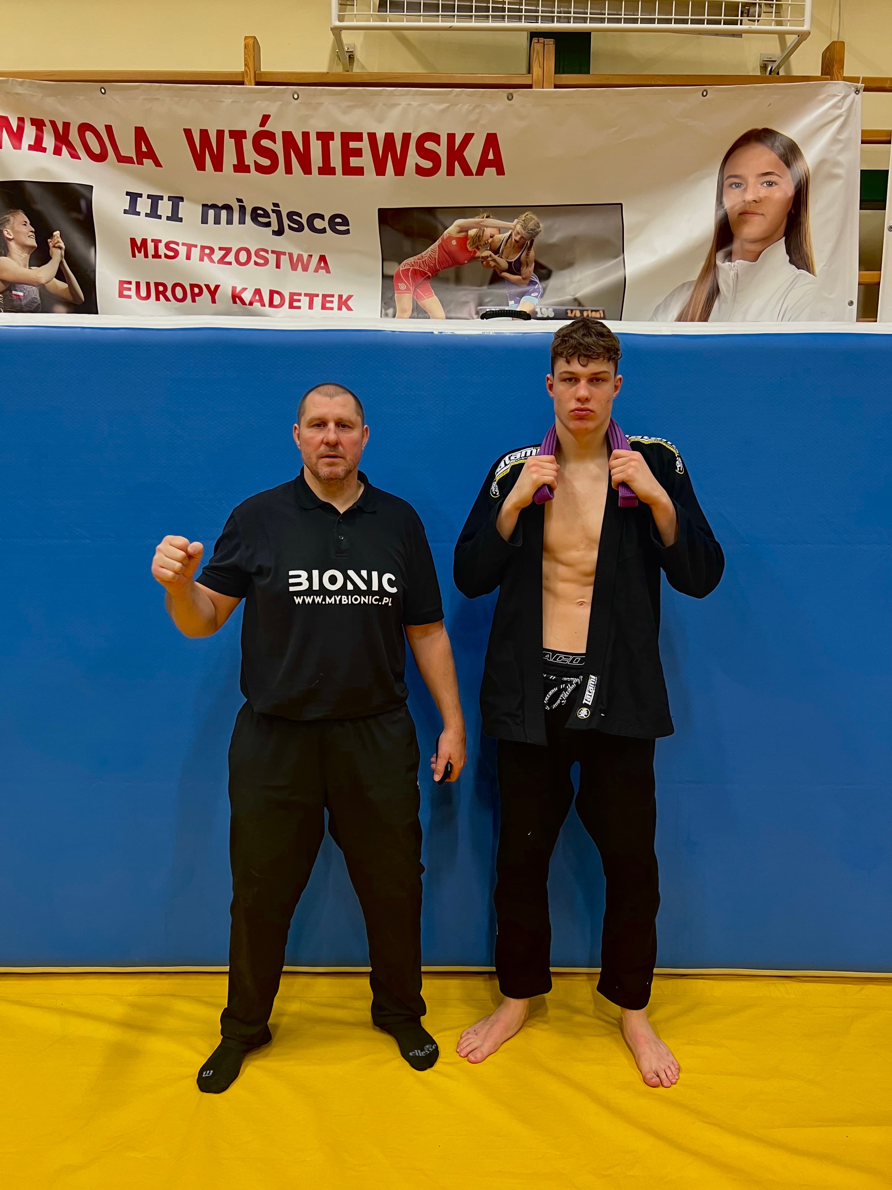 Aleksander Okniński w gi podczas treningu brazylijskiego jiu-jitsu